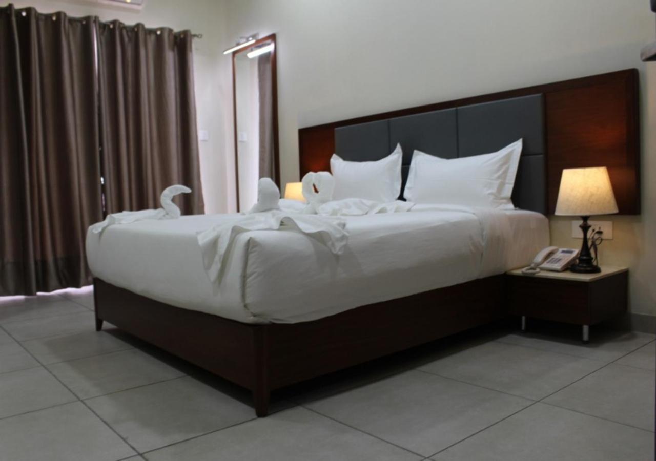 קינשאסה Ixoras Hotel מראה חיצוני תמונה