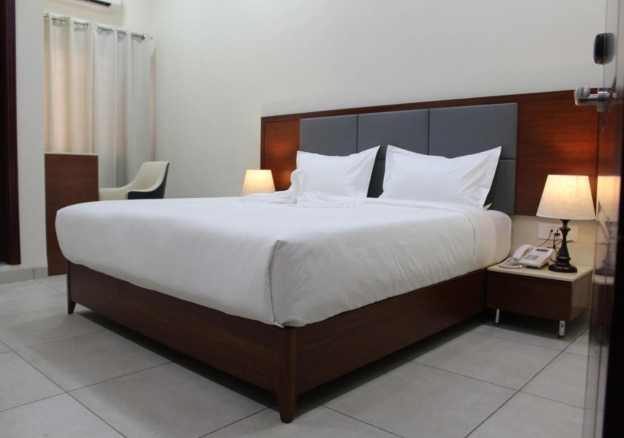 קינשאסה Ixoras Hotel מראה חיצוני תמונה